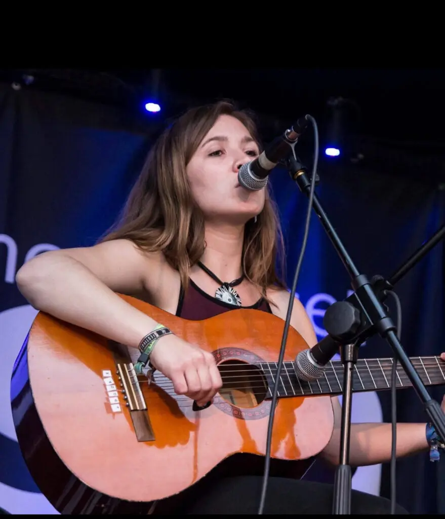 Rosa Good playing guitar